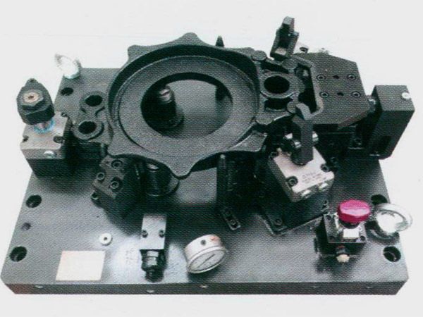 製動器底闆(ban)液(ye)壓裌具